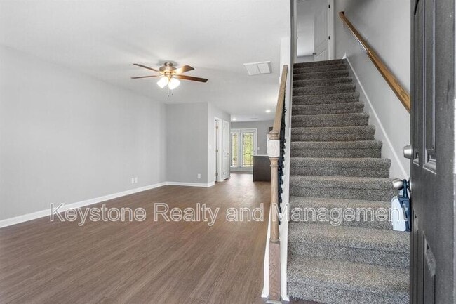 Photo - 206 Woodland Vly Ln