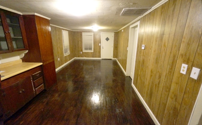 Photo - 1610 W Blanchard St