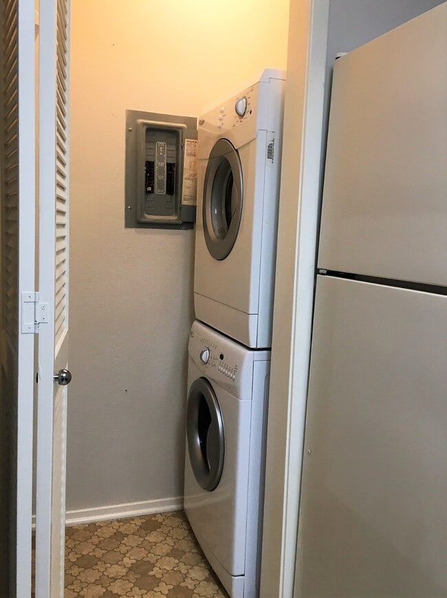 Photo - 2025 Augusta Dr Unit True