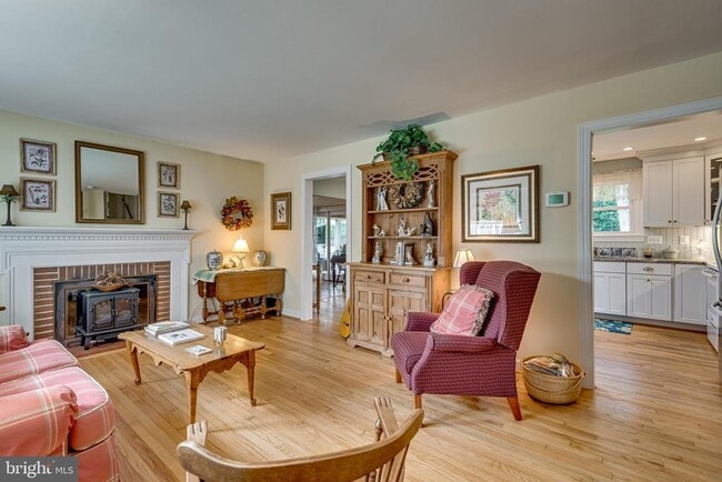 Photo - 318 Hollyberry Rd