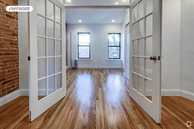 Building Photo - 423 E 81st St Rental