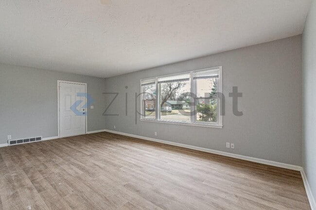 Photo - 3366 Craig Ave