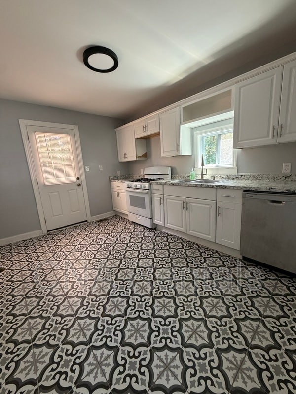 Photo - 2047 Benson Ave SE