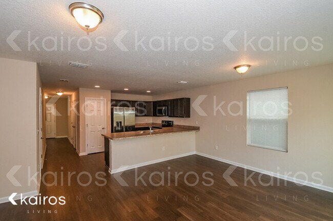 Photo - 1336 Lake Shore Blvd