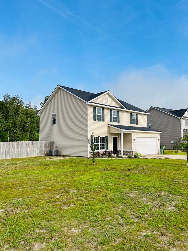 Photo - Pet Friendly 2 Story 4 bed 2 1/2 Bath home.