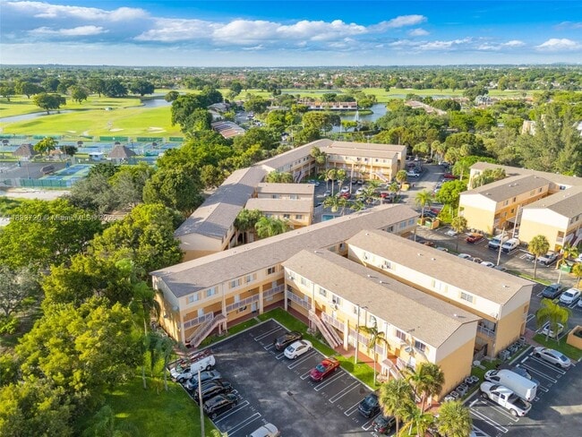 Building Photo - 6235 SW Kendale Lakes Cir Unit 140 Rental