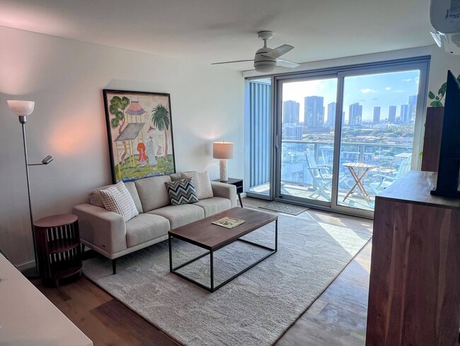 Living Rm & View - 1515 Liona St Unit TPOK 1506 Liona