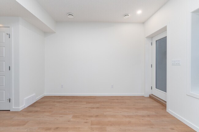 Photo - 11935-11124 124 St Unit BSMT 2