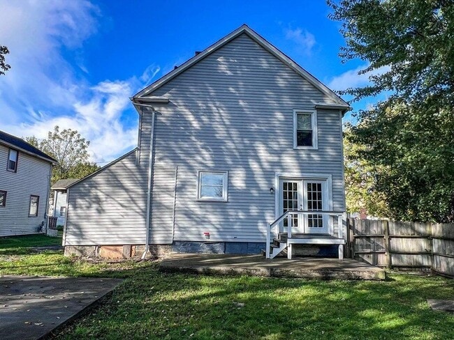 Photo - 708 Johnson St
