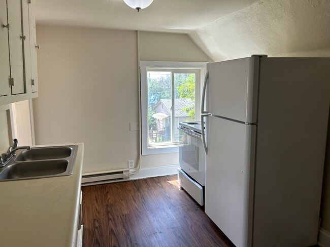 Photo - 3008 E Rowan Ave Apartamento Unidad #2