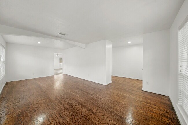 Photo - Spacious 4-bedroom in Pearland ISD!