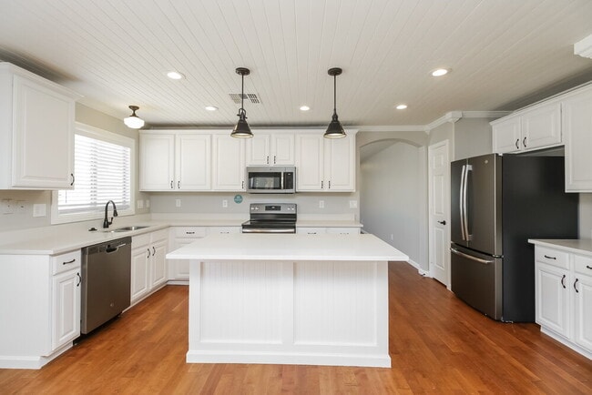 Photo - 651 E Christopher St
