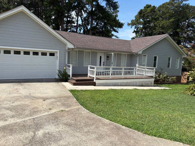 Room in Single Family Home on Greg Dr SW