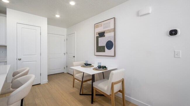 Photo - 2075 Sand Holw Dr