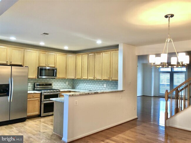 Photo - 1981 Logan Manor Dr