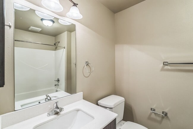 Photo - 690 SE 5th Ave