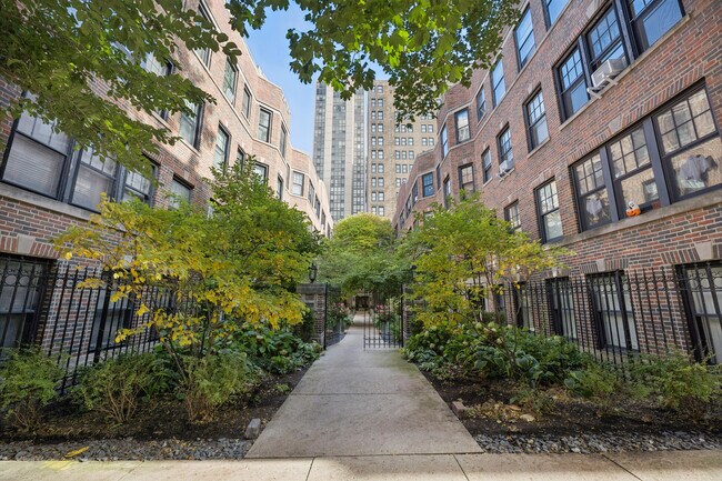 Building Photo - 2315 N Commonwealth Ave Unit 3N