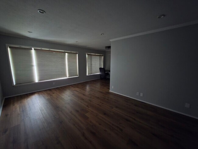 Photo - UPPER 1BD/1BA CONDO WITH GARAGE AND COMMON... Unit 4