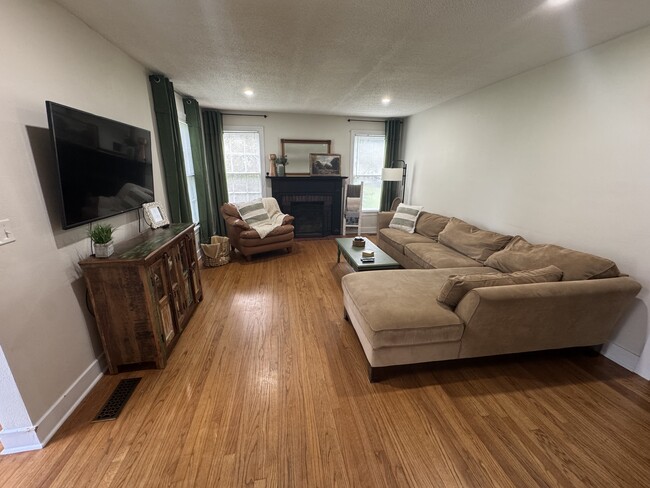 Photo - 201 Sherrill St SW
