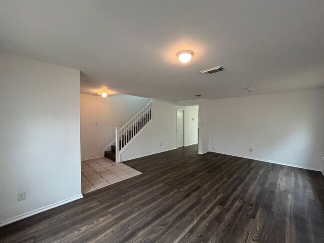 Photo - 8419 Manderly Pl