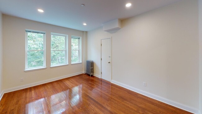 Building Photo - 123 Sutherland Rd Rental