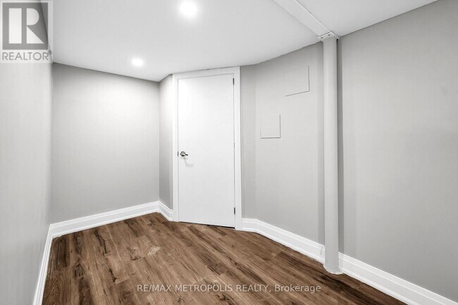 Photo - 48 Billingsgate Crescent