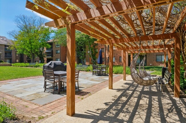 The Greens at Columbia Apartments