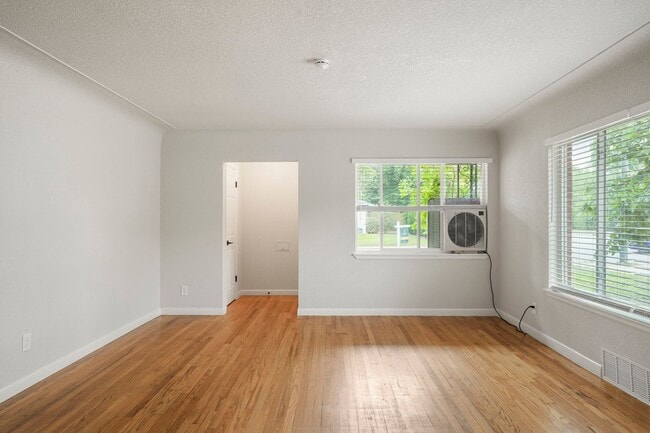 Photo - 2085 S St Paul St