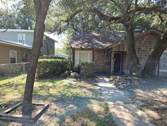 Building Photo - 4 bedroom Home 3 blocks from Gulf of America