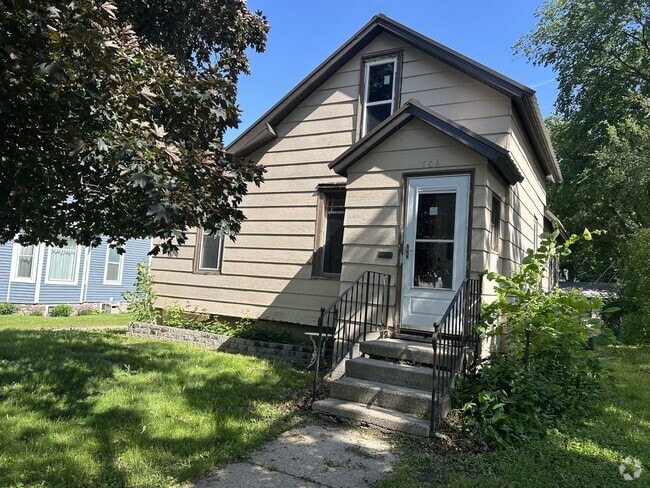 Building Photo - 706 W Lincoln Ave Rental
