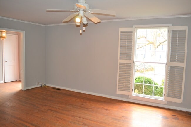 Photo - 388 Collier Rd NW