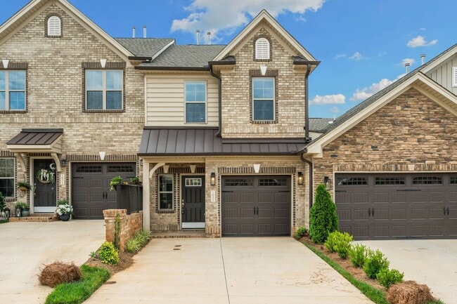Building Photo - Available NOW! 2BR/2.5BA Townhouse in Mebane