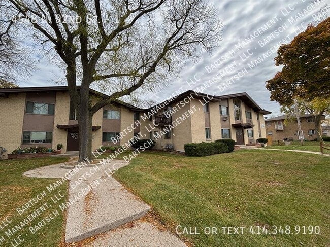 Building Photo - 4548-4562 N 92nd St Unit 1