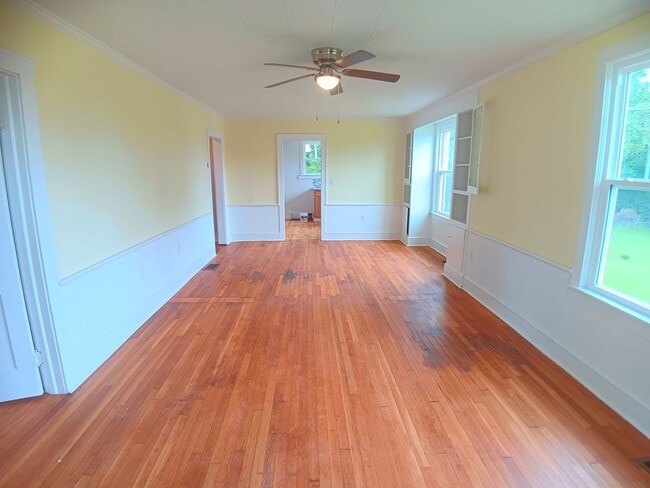 Photo - Radford, 3BR / 1BA, Available 8/14