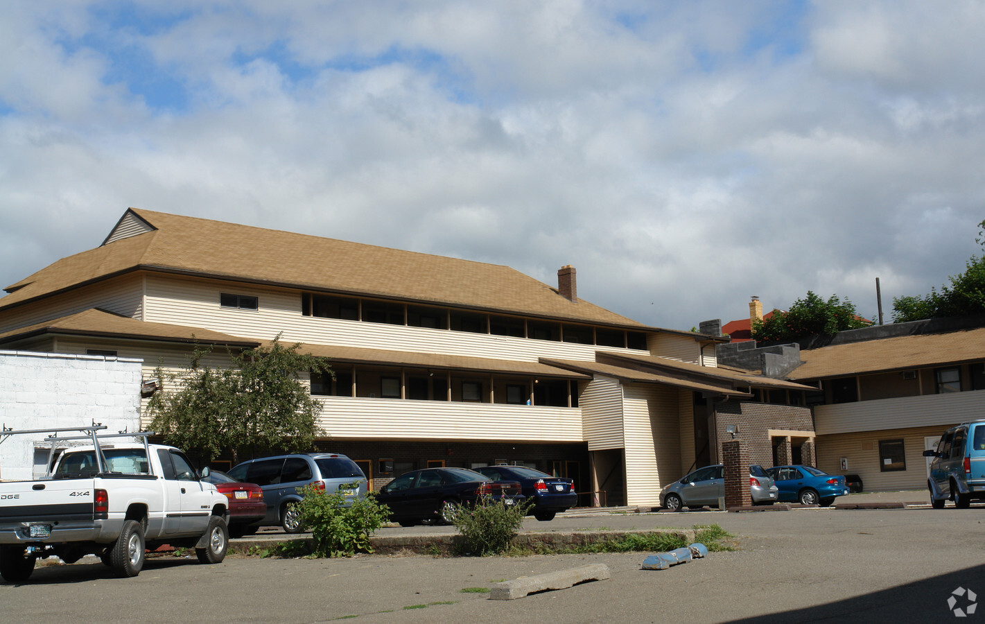 Delaware Avenue Apartments - Delaware Avenue Apartments