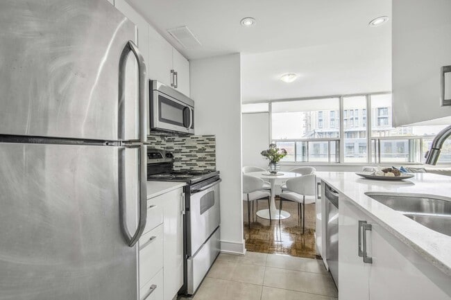 Building Photo - 225 Davisville Avenue