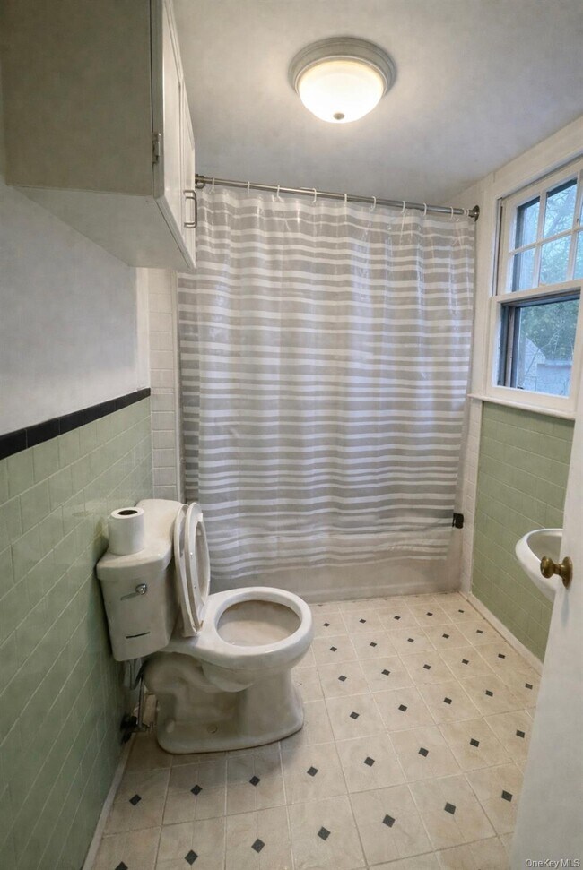 Photo - 27 Middle Line Ave