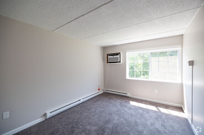 2BR, 1.5BA 778SF