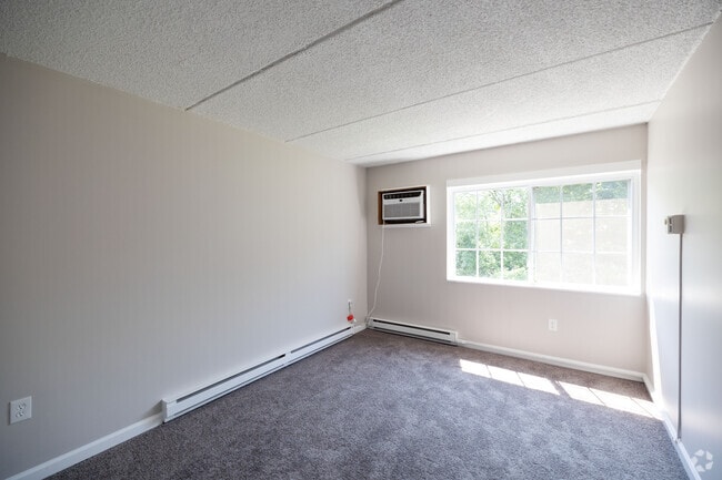 2BR, 1.5BA 778SF - Greenbush Station