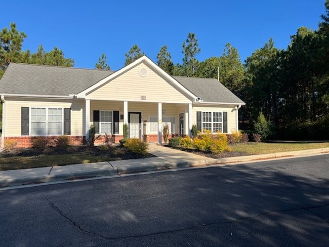 Building Photo - Evelyn Glenn Affordable Apartments Unit 301-50%