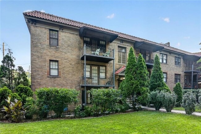 Building Photo - 677 Somerset Terrace NE Unit 6D