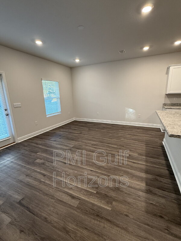 Photo - 1302 Leeway Dr