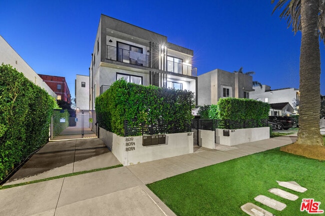 Photo - 807 N Cherokee Ave