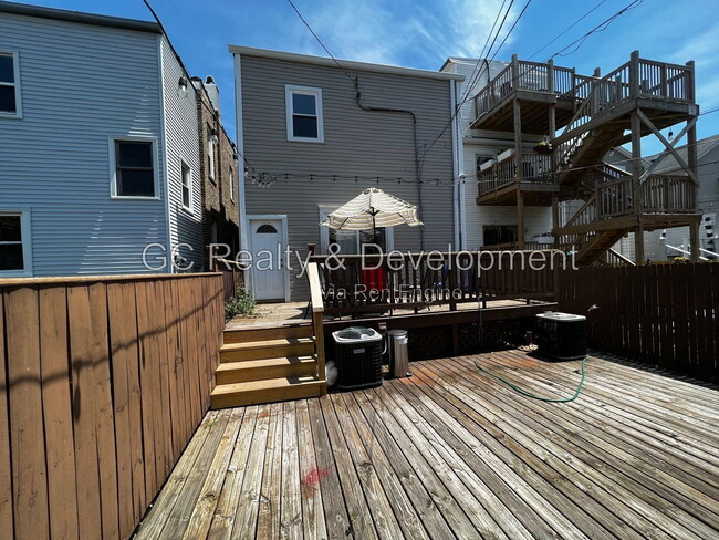 Photo - 2840 N Maplewood Ave Unit 2
