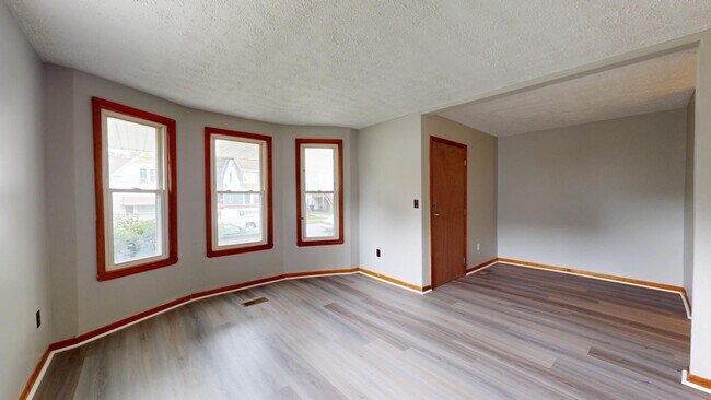 Building Photo - 3518-20 W.54th Unit Lower