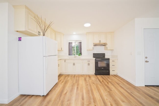 Photo - 349 E Newman Ave Unidad B