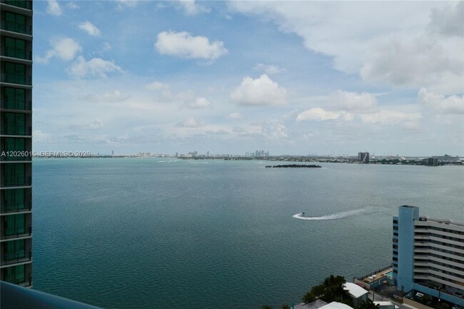 Photo - 650 NE 32nd St Unidad 1906