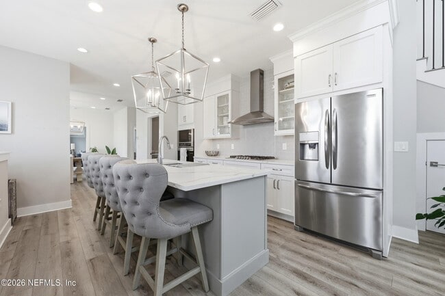 Photo - 115 1st St S