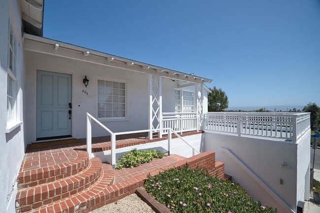 Photo - 2 Bed 1 Bath Home in Manhattan Beach Hill Section