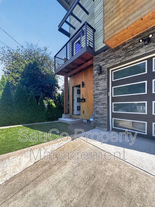 Photo - 832 SE Cedar St